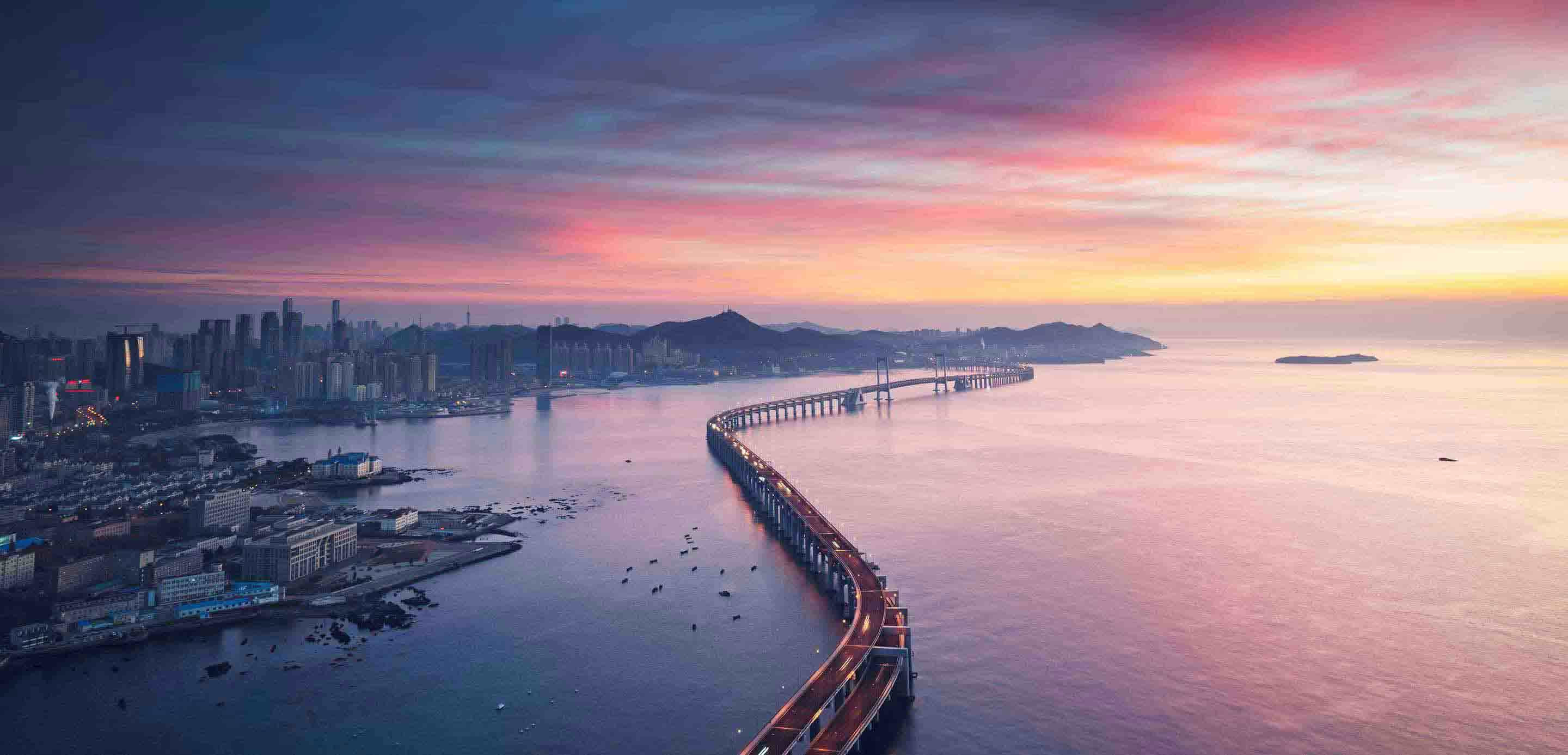 highway bridge showing international connectivity